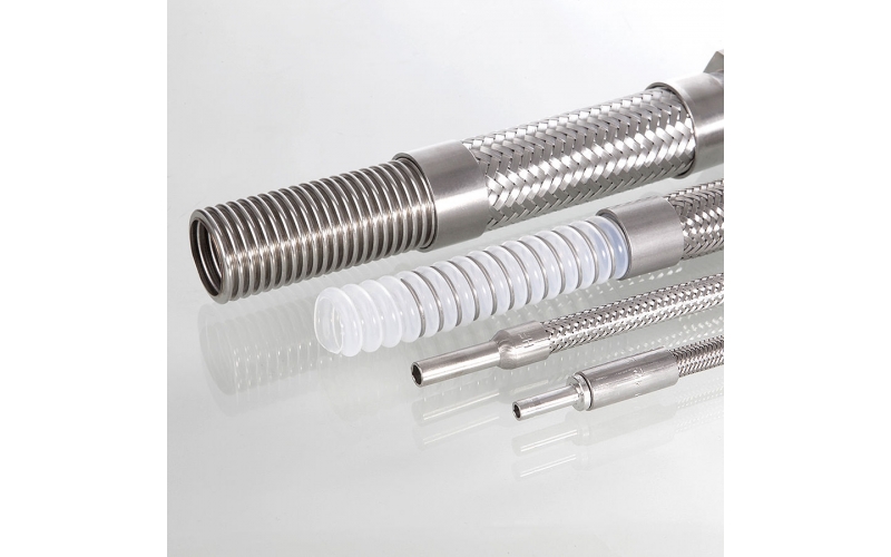 汽車行業(yè)中PTFE軟管材質(zhì)會(huì)比橡膠材質(zhì)更優(yōu)秀